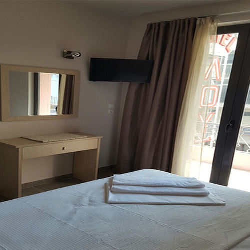 Lux Hotel Le Pirée Extérieur photo