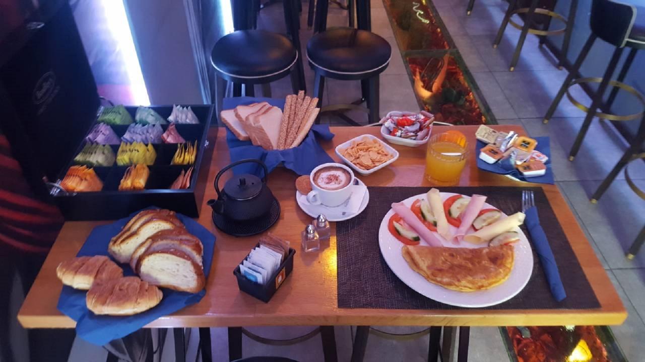 Lux Hotel Le Pirée Extérieur photo